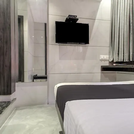 Hotel Spring Residency