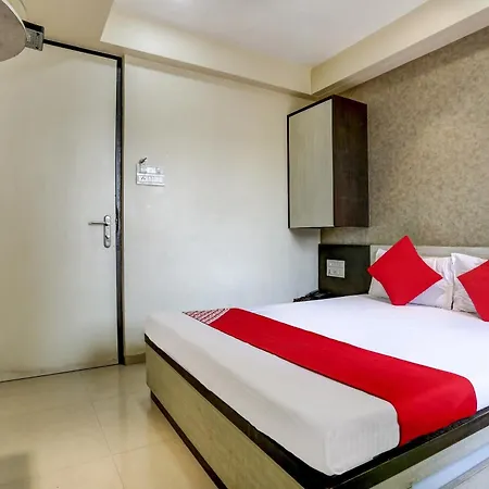 Fabhotel Nishita Hotel 3*