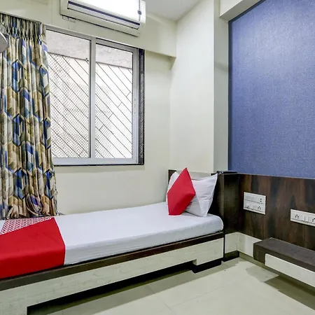 Fabhotel Nishita 3*