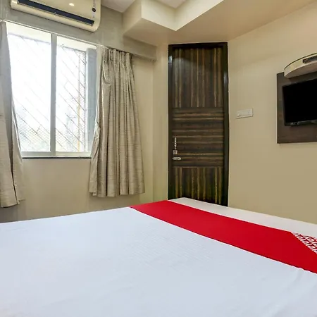 Hotel Fabhotel Nishita 3*