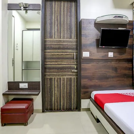 Fabhotel Nishita 3*