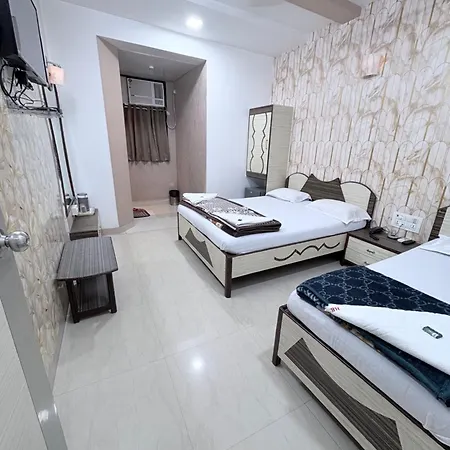 Broadway Colaba 2*