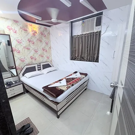 Broadway Colaba 2*
