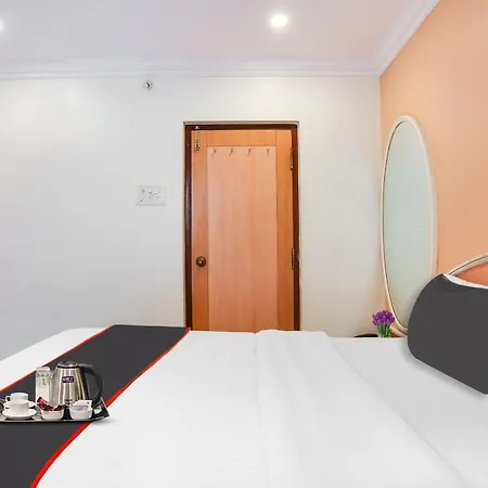 Collection O De Meridian Near Versova Beach Hotel 3*