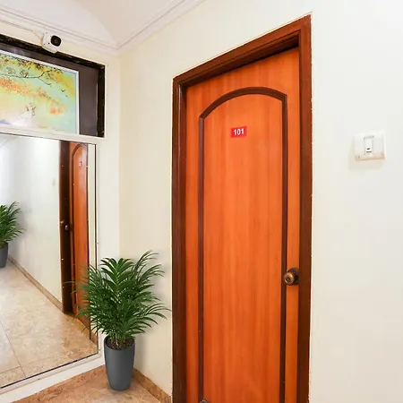 Collection O De Meridian Near Versova Beach Hotel Mumbai