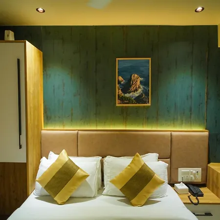 Amber Paramount 3*