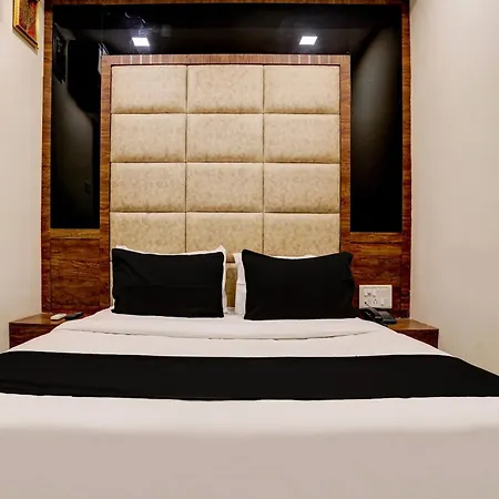 O Ashirwad Hotel
