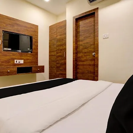 O Ashirwad Hotel