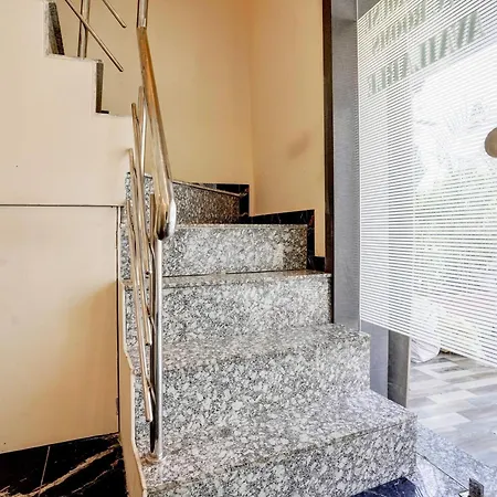 O Ashirwad Hotel 4*