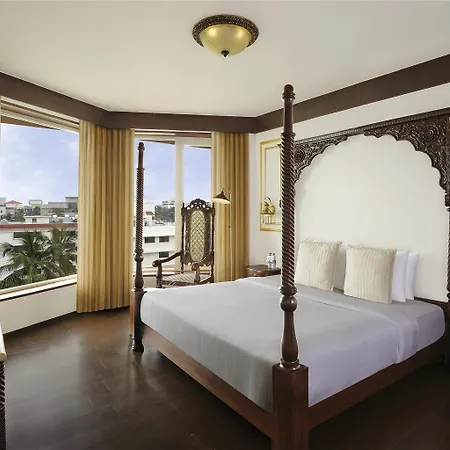 Hotel Novotel Juhu 5*