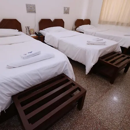 Hotel Ywca International Centre 3*