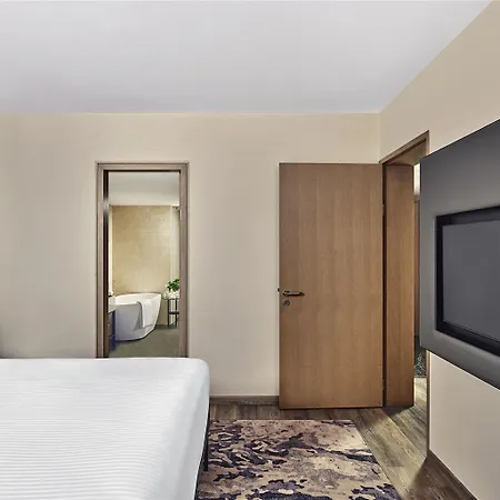 Hotel Novotel International Airport 5*