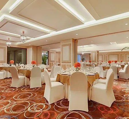 Hotel Aurika, International Airport - Luxury By Lemon Tree