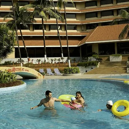 Hotel The Retreat & Convention Centre