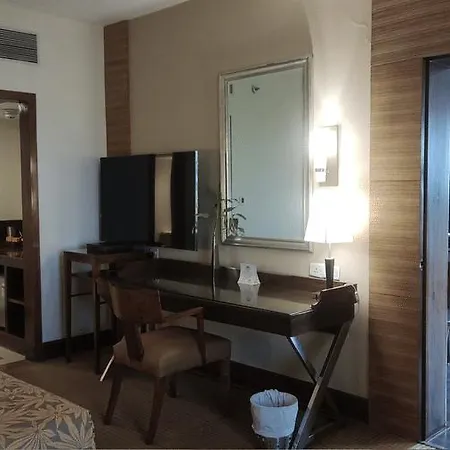 Hotel The Retreat & Convention Centre 5*