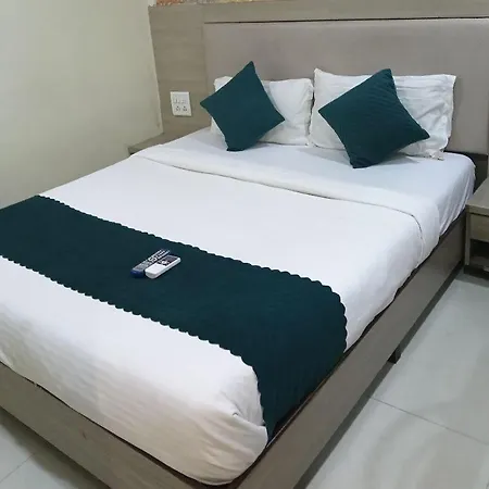 Guest house Time Gold Near Domestics Airport