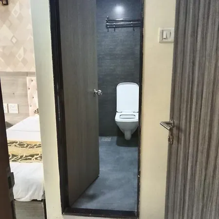 Guest house Time Gold Near Domestics Airport Mumbai