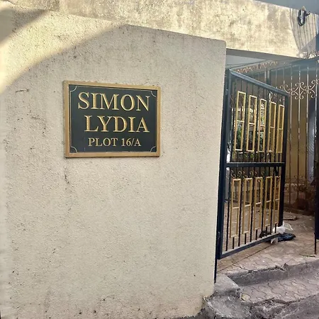 Connekthomes - Simon Lydia A Sunlit Charm In Bandra, Pali Village Apartment Mumbai