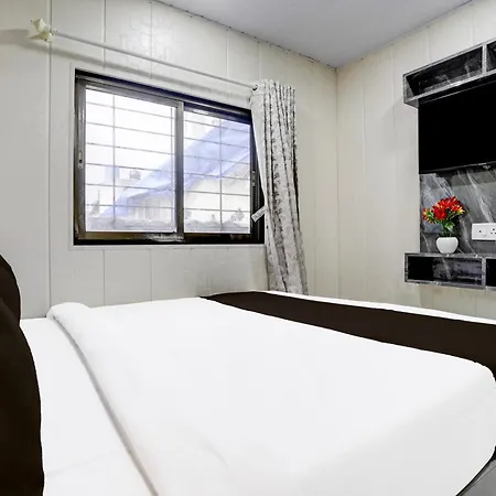 Hotel Fabhotel Hans Residency