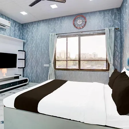Hotel Fabhotel Hans Residency