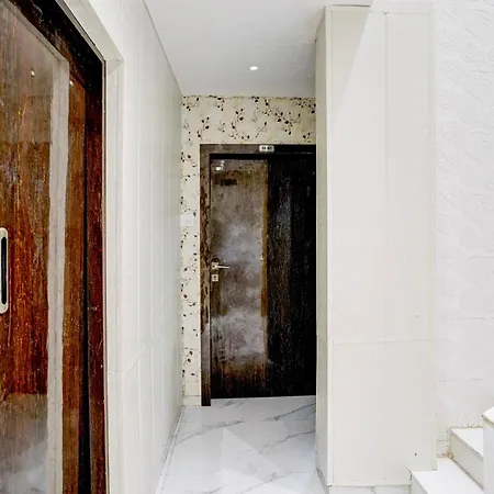 Hotel Fabhotel Hans Residency