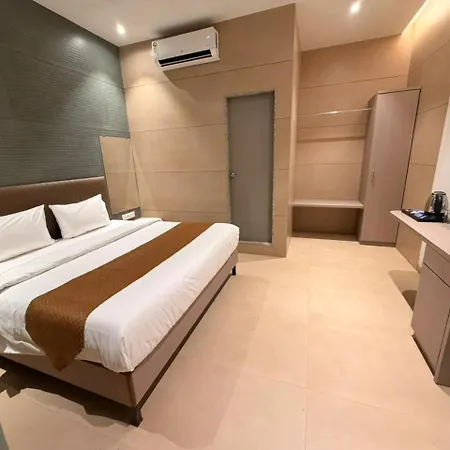 Hotel Shelter - Formerly Known As Fisco The Hub Link Mumbai