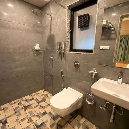 Shelter - Formerly Known As Fisco The Hub Link Hotel 3*