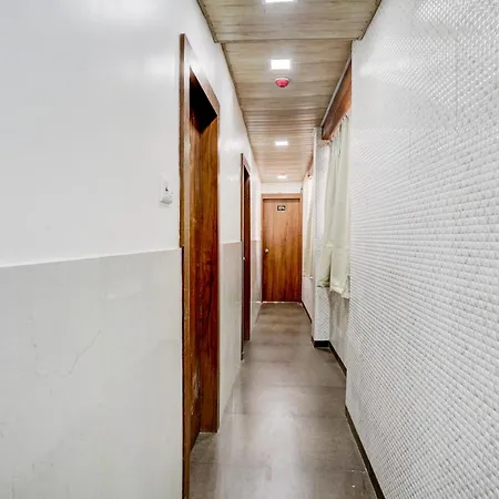 Hotel O Radha Palace 3*