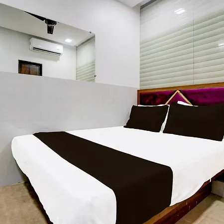 Hotel O Radha Palace 3*