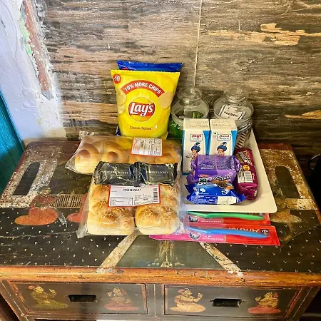 Independent Garden Cottage-bandra-carter Road Apartment Mumbai