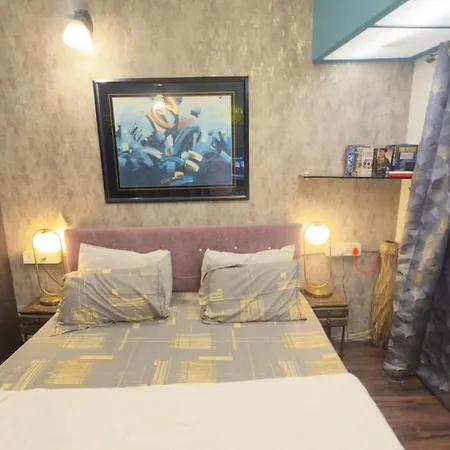 Independent Garden Cottage-bandra-carter Road Apartment