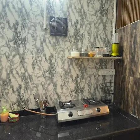 Apartment Independent Garden Cottage-bandra-carter Road *