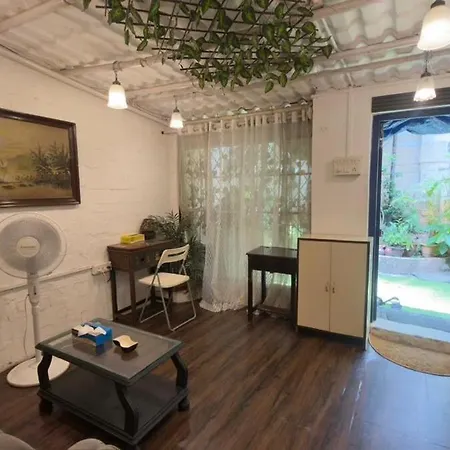 Apartment Independent Garden Cottage-bandra-carter Road