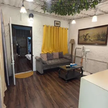 Independent Garden Cottage-bandra-carter Road Apartment *