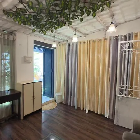 Apartment Independent Garden Cottage-bandra-carter Road