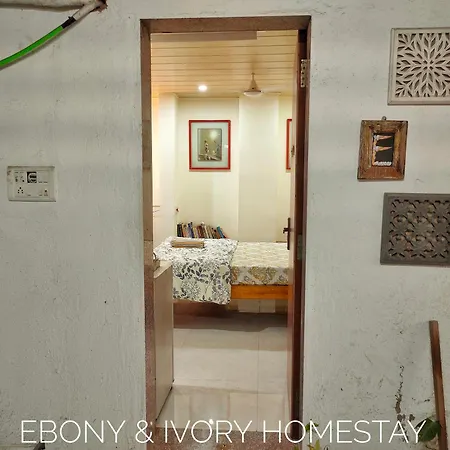 Homestay Ebony - Ac, Kitchenette, Ensuite, Independent Mumbai