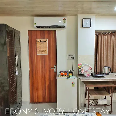 Ebony - Ac, Kitchenette, Ensuite, Independent *