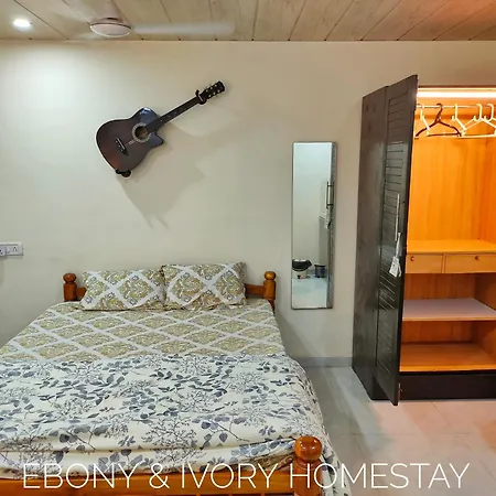 Ebony - Ac, Kitchenette, Ensuite, Independent Mumbai