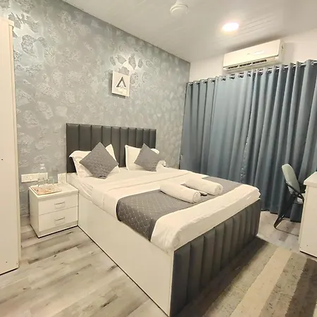 Guest house Astha Kandivali Service 3*