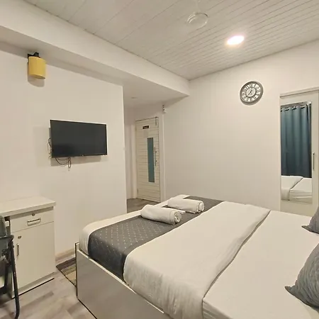 Astha Kandivali Service Guest house Mumbai