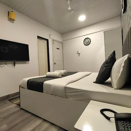 Astha Kandivali Service Guest house Mumbai