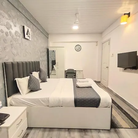 Guest house Astha Kandivali Service 3*