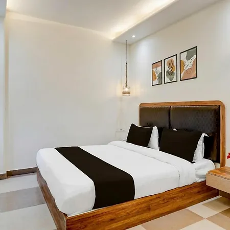 Collection O Andheri Near Western Express Highway Hotel