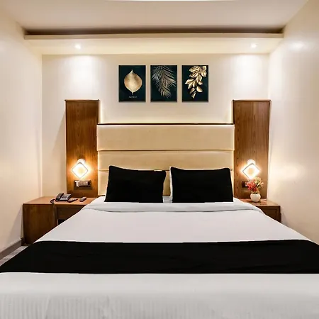 Hotel Collection O Andheri Near Western Express Highway Mumbai