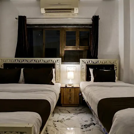 Hotel O Khar East Near Railway Station Mumbai
