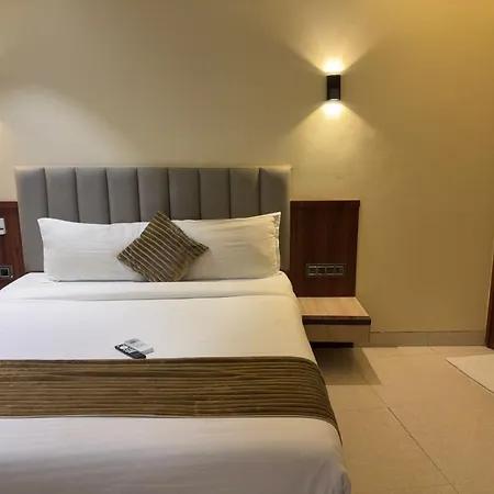Golden Crown Guest house *