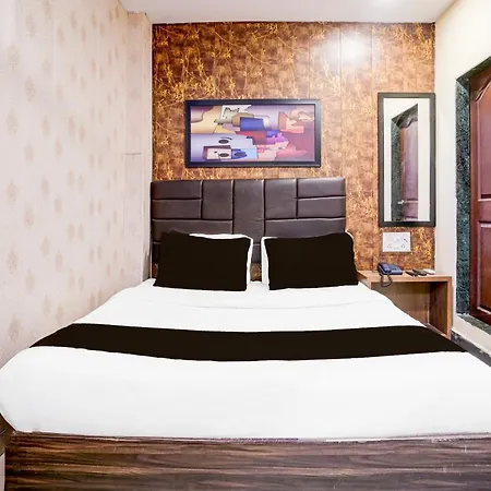 Hotel O Aksa Mumbai