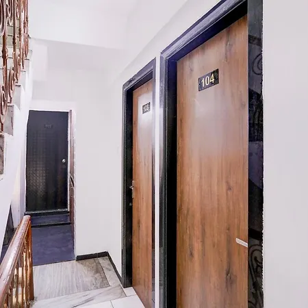 Hotel O Aksa Mumbai