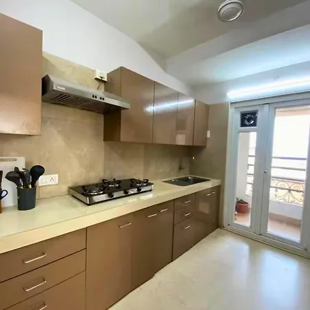 Connekthomes - 5 Star 3bed3bath Luxury Pool, Gym Near Airport Bkc Apartment *