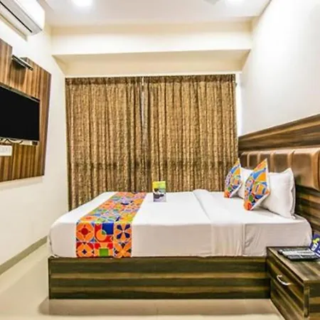 Hotel Retreats At Precious Pearl - Near International Airport ! 3*